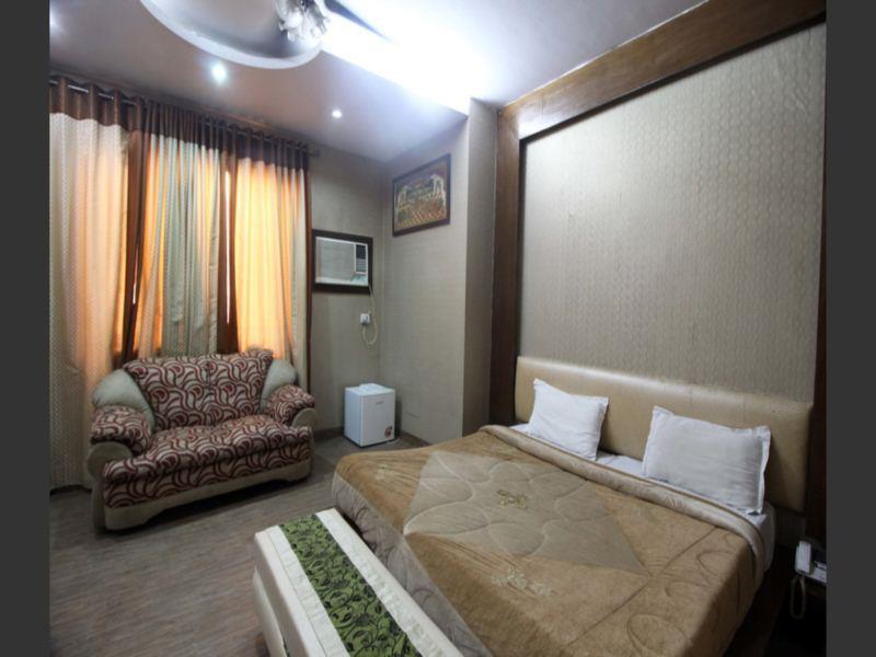 Hotel Raunak International Nova Deli Exterior foto