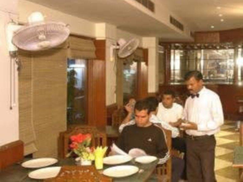 Hotel Raunak International Nova Deli Exterior foto